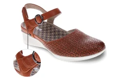 Women Revere Standard|Wide-Calabria