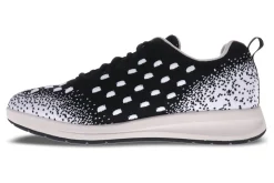 Women Revere Standard|Wide-Haiti