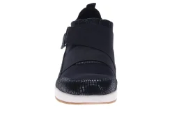 Women Revere Standard|Wide-Virginia