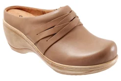 Women Softwalk Narrow|Clogs-Mackay