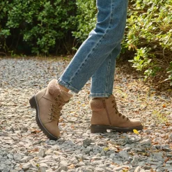 Women The Walking Company Boots-Rainier Lace Boot